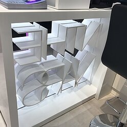 博多阪急NARSカウンター様｜エントランスサイン